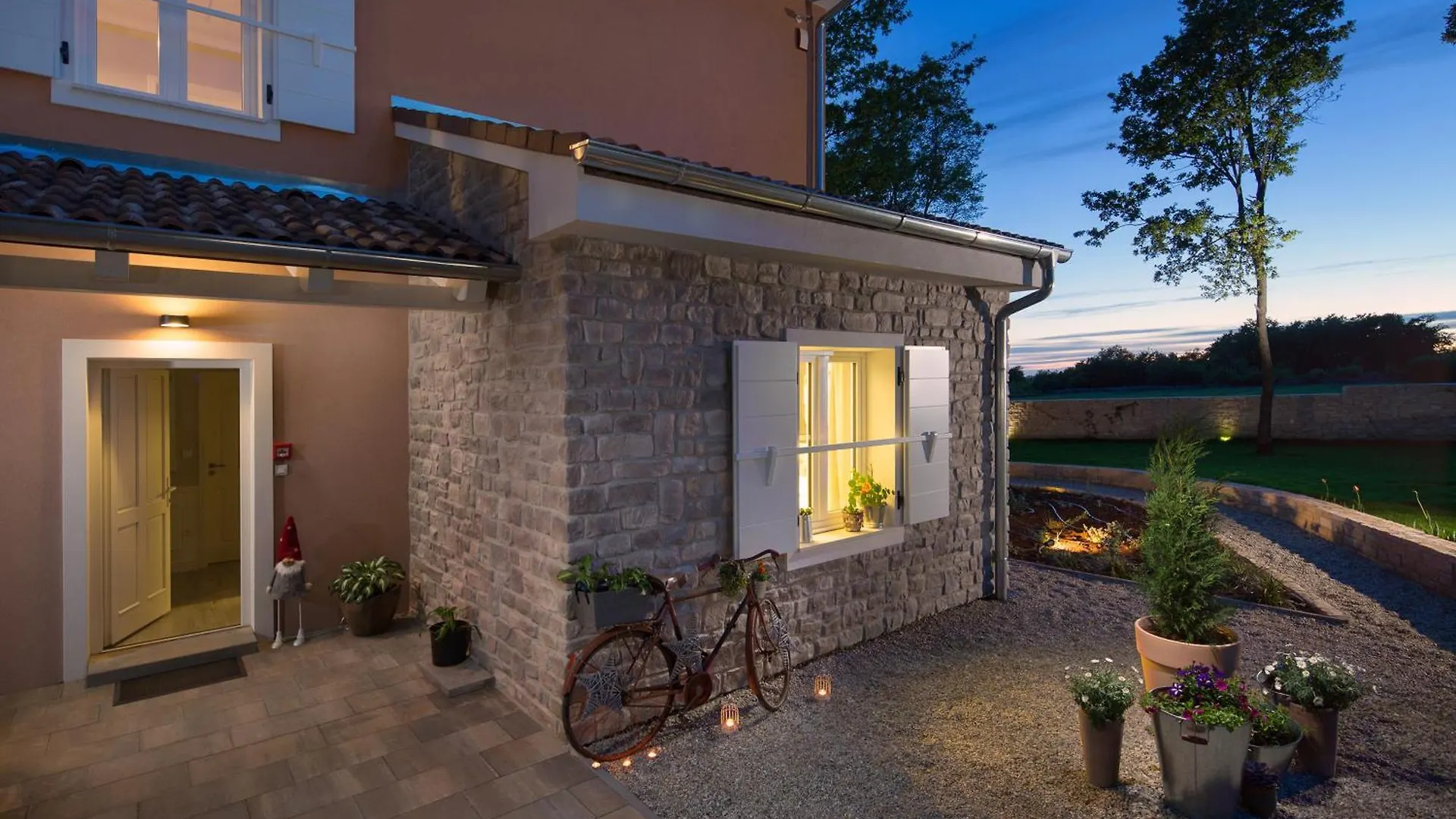 Villa Green Frame Jursici