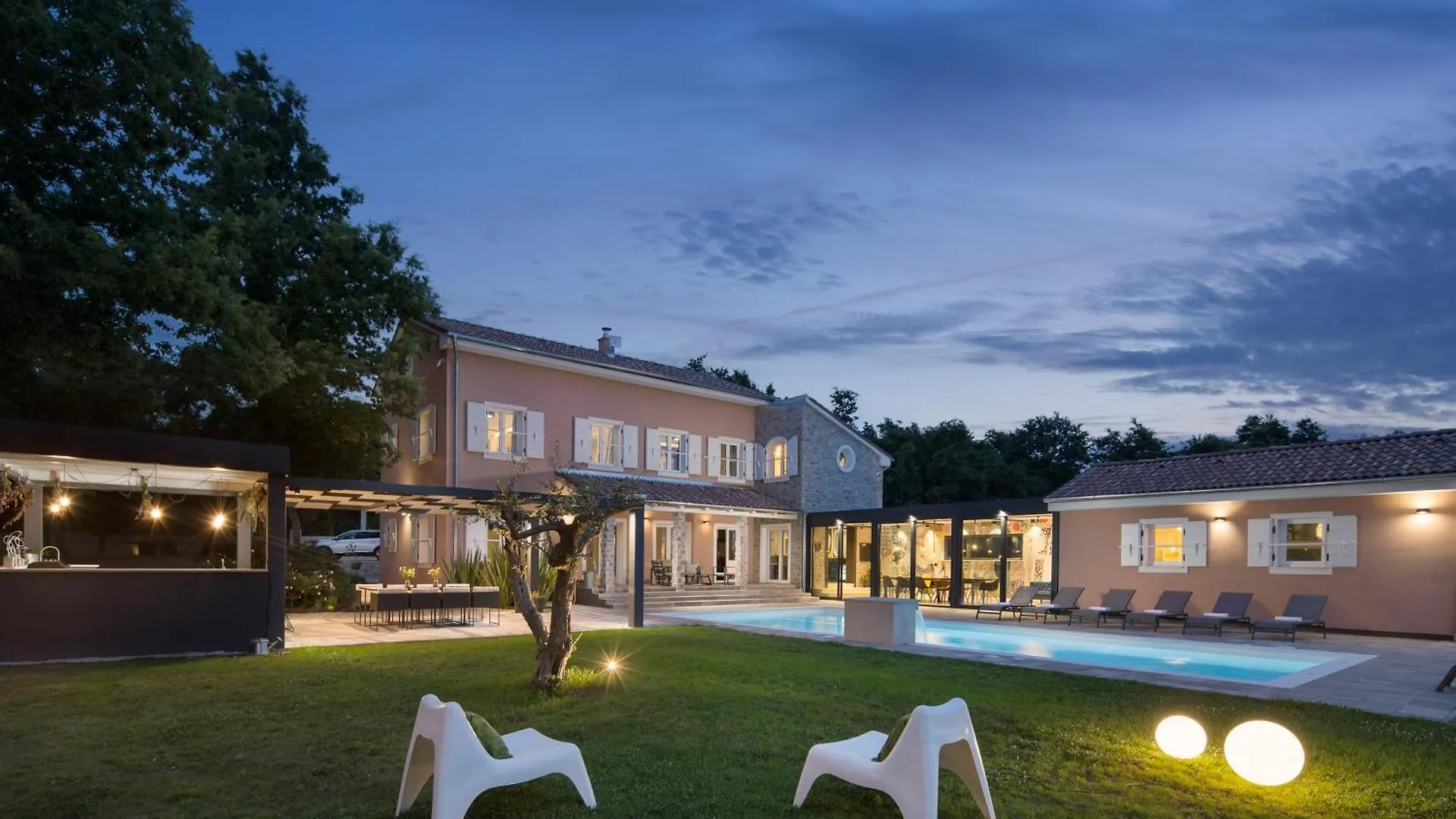 Green Frame Jursici Villa