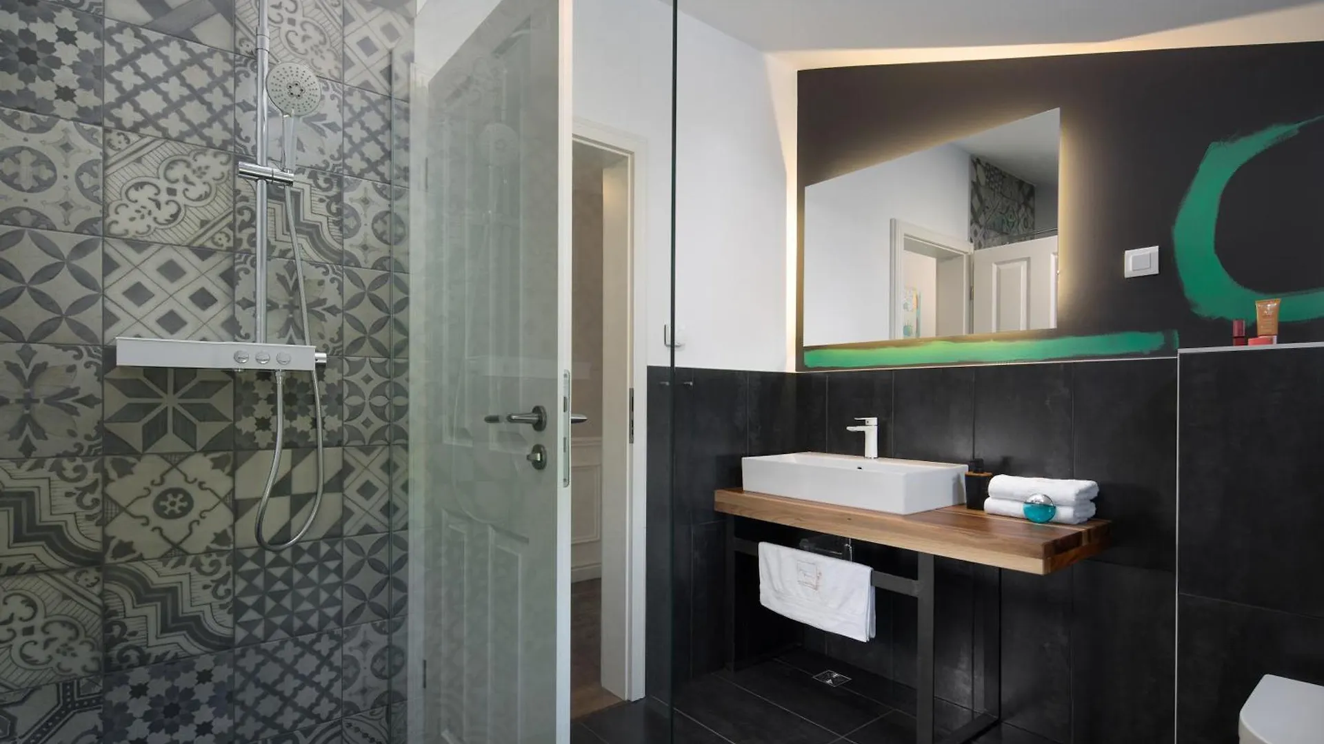 Villa Green Frame Jursici